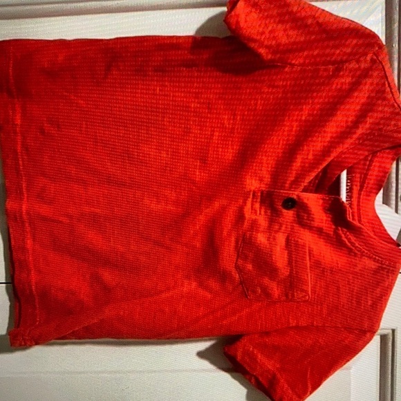 Vibrant design features simple simple style blouse - Picture 2 of 4